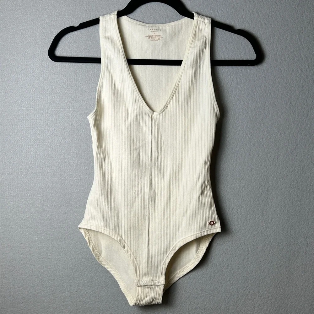 DANSKIN Intimates Bodysuit Cream Ivory Plunge Neck Minimalist basics Sz M